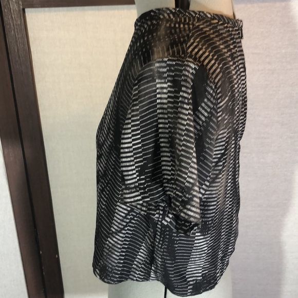 Urban Outfitters/ silence&noise/ sz L /black&white/crop top/short sleeves/ - Picture 5 of 11